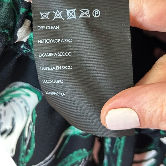 Club Monaco - “Krishel” Romper, Tropical Floral Print, Tie Back - Size 4, Black - Picture 17 of 17